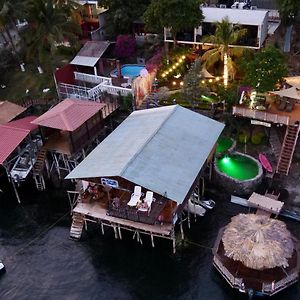 Captain Morgan Hostel Lake Coatepeque